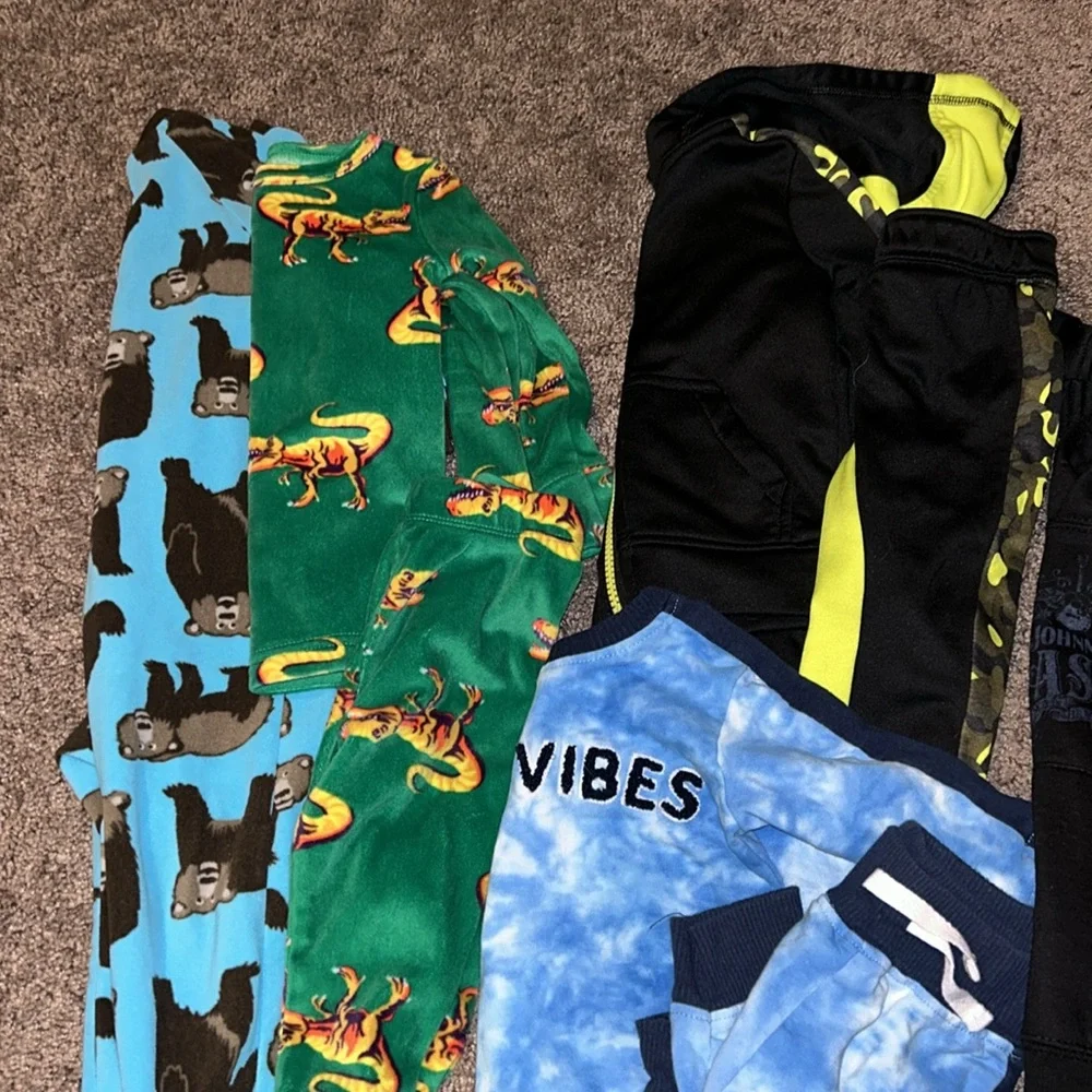 Babyboy 18m fall & winter pjs matching set sweatshirt bundle!!